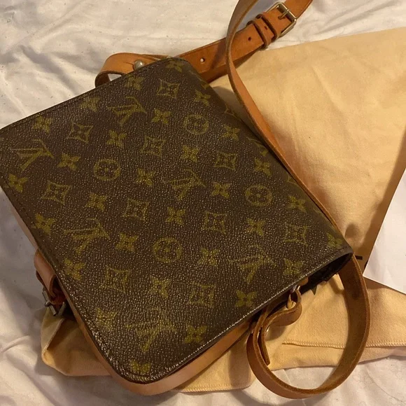 LV bag crossbody - Picture 6 of 8
